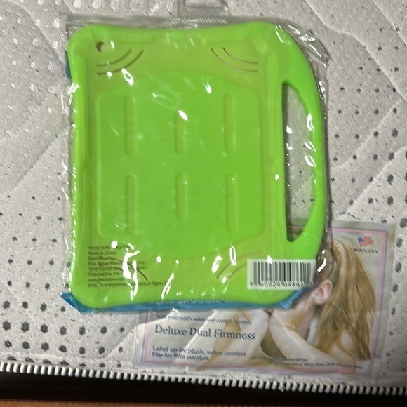 ipads Silicone Case Fits Only ipads Not mini,pro, and air - Picture 2 of 2